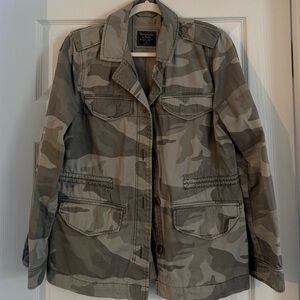 Abercrombie & Fitch Women's Green and Gray Camouflage Utility Jacket